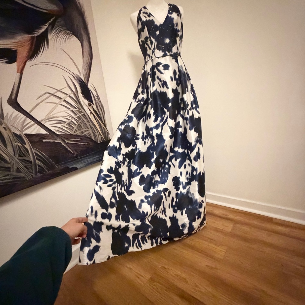 Adrianna Papell Navy and White Floral Gown size 2 pockets - Picture 4 of 15